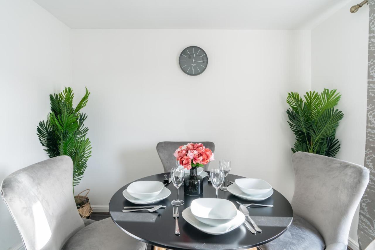 Suites By Rehoboth - Abbey Wood Station - London Zone 4 Exterior foto