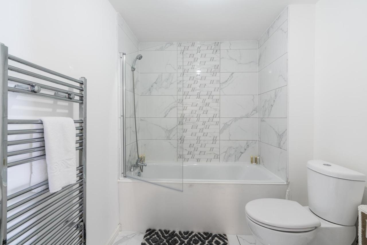 Suites By Rehoboth - Abbey Wood Station - London Zone 4 Exterior foto